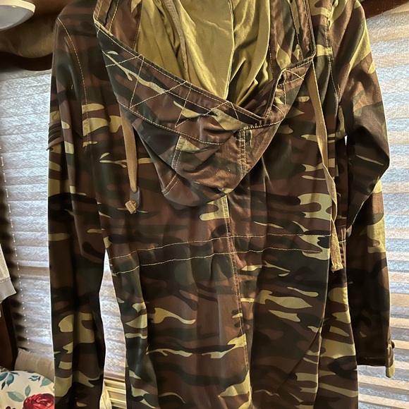 Camouflage Jacket with Patches - Picture 4 of 4